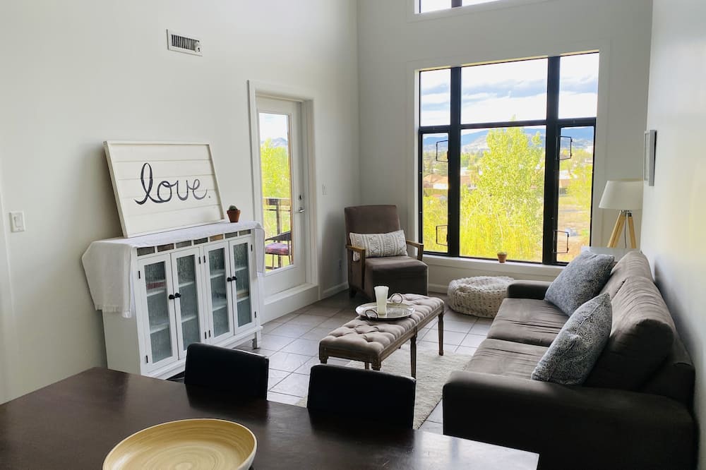 Photo of Livingroom in Southwest Mission