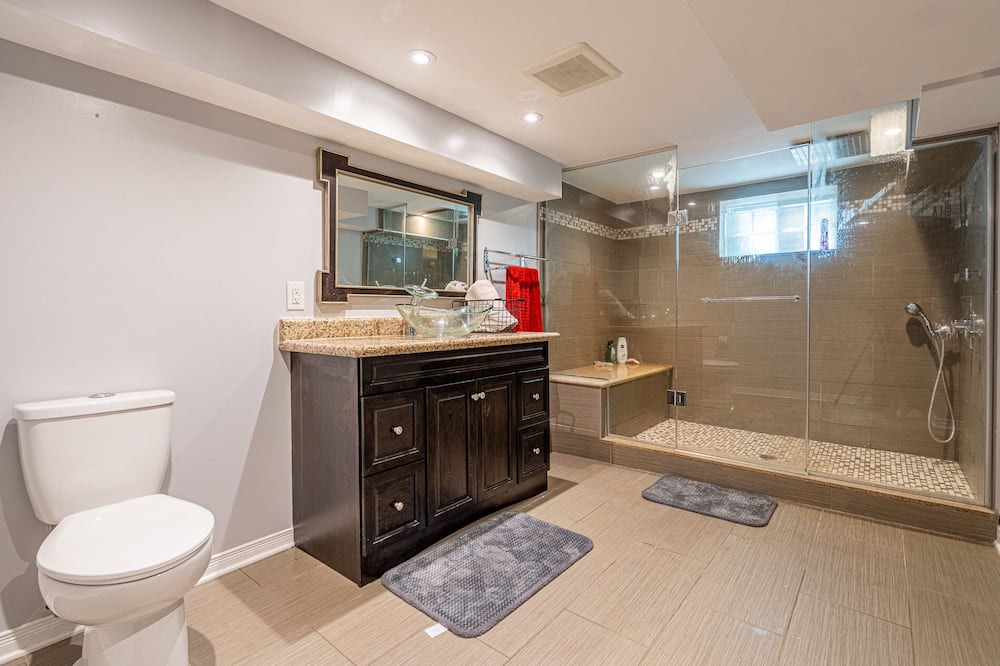 Photo of Bathroom in Niagara Falls