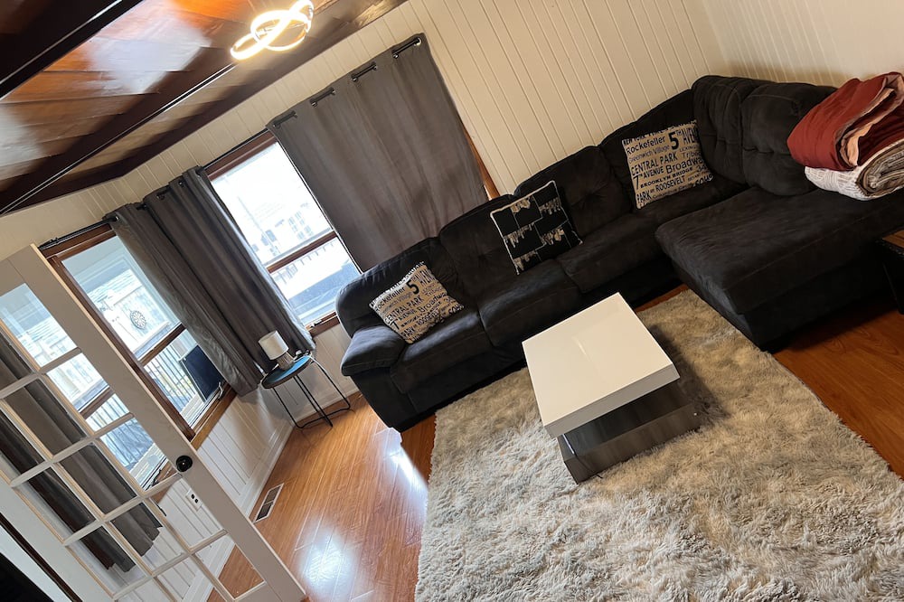 Photo of Livingroom in Niagara Falls