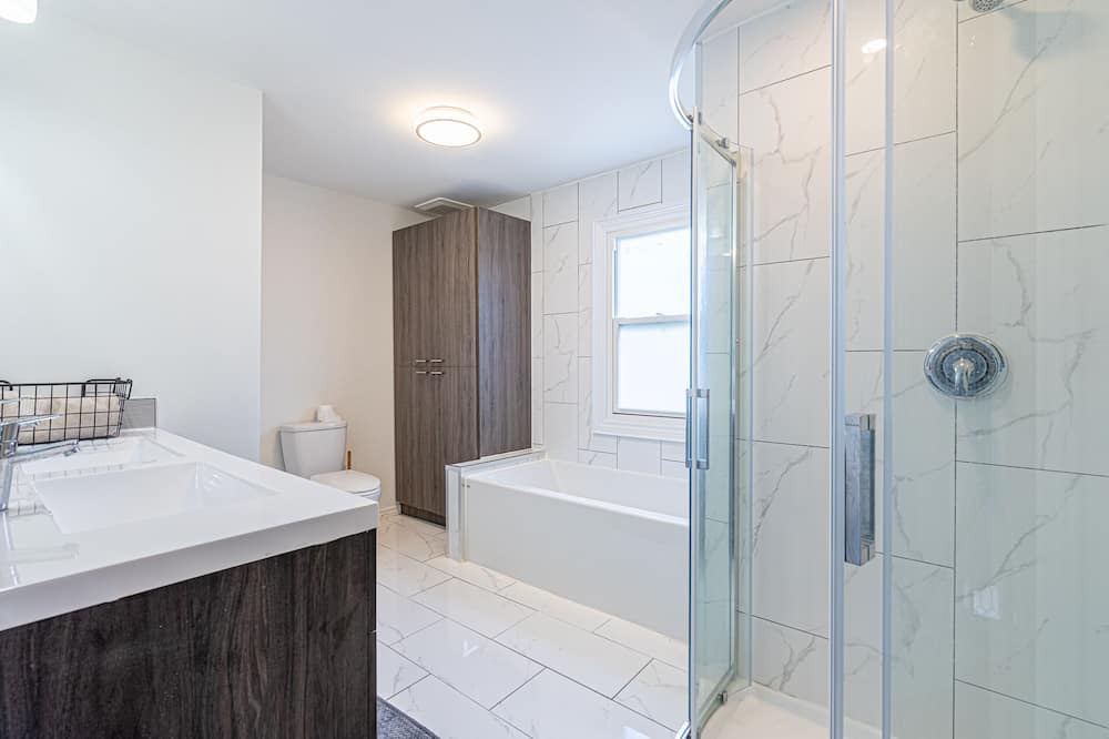 Photo of Bathroom in Niagara Falls