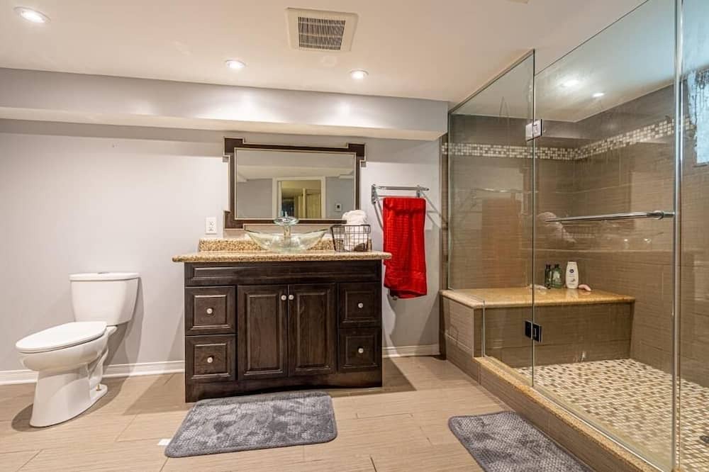 Photo of Bathroom in Niagara Falls