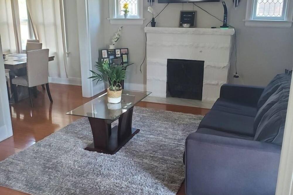 Photo of Livingroom in Niagara Falls
