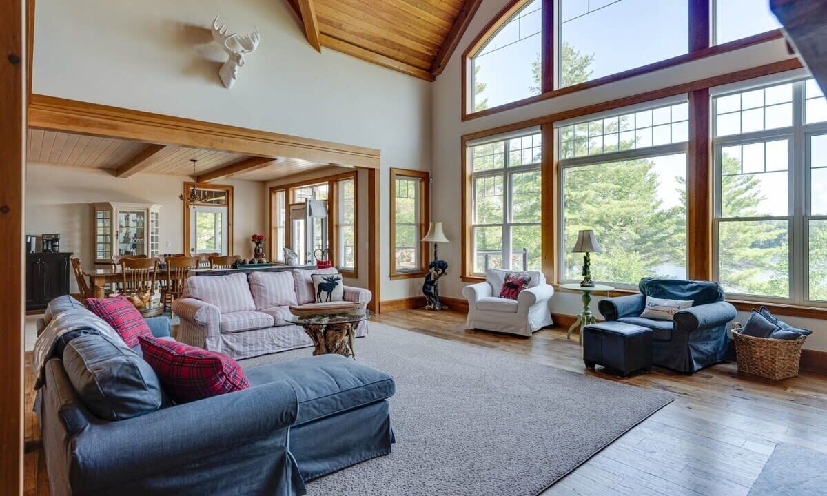 Photo of Livingroom in Gravenhurst
