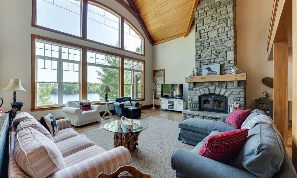 Photo of Livingroom in Gravenhurst