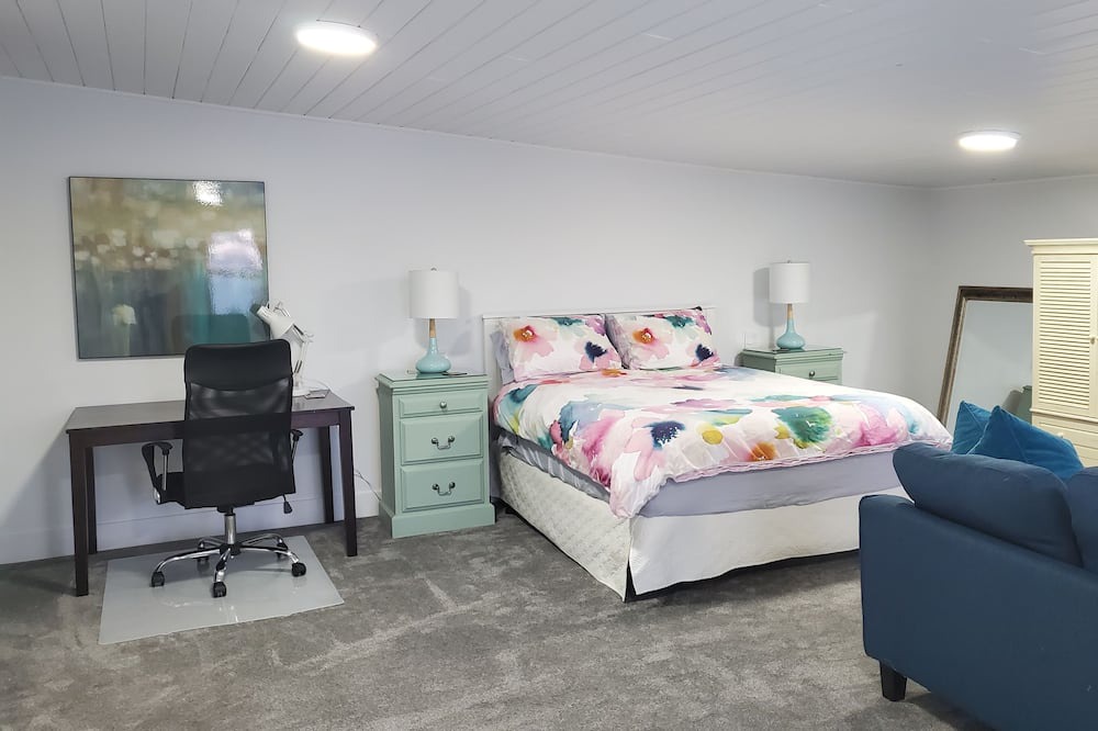Photo of Bedroom in Westshore Estates