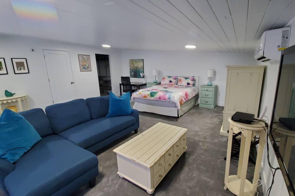 Photo of Bedroom in Westshore Estates