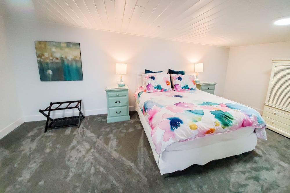 Photo of Bedroom in Westshore Estates