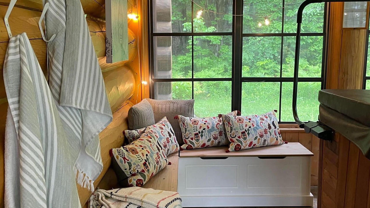 Photo of Livingroom in Fiddler Lake Resort