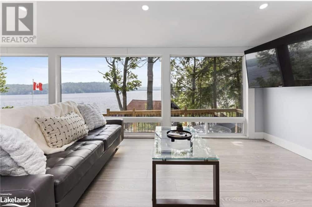 Photo of Livingroom in Ryerson