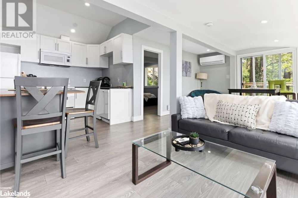 Photo of Livingroom in Ryerson