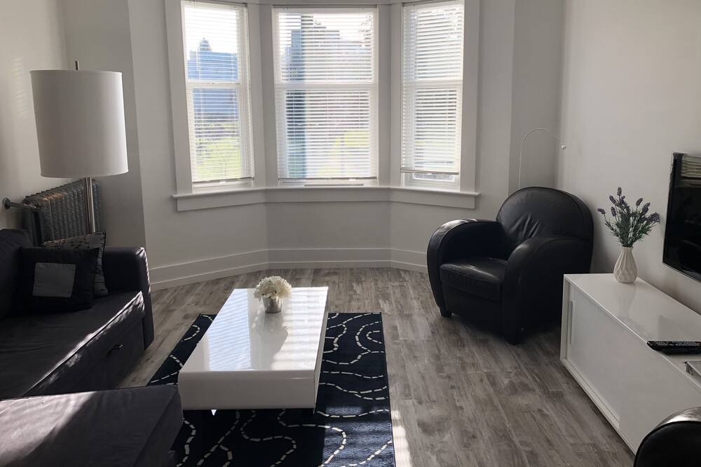 Photo of Livingroom in Fairview