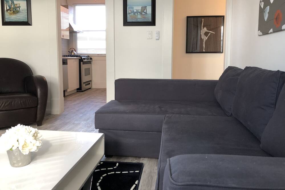 Photo of Livingroom in Fairview