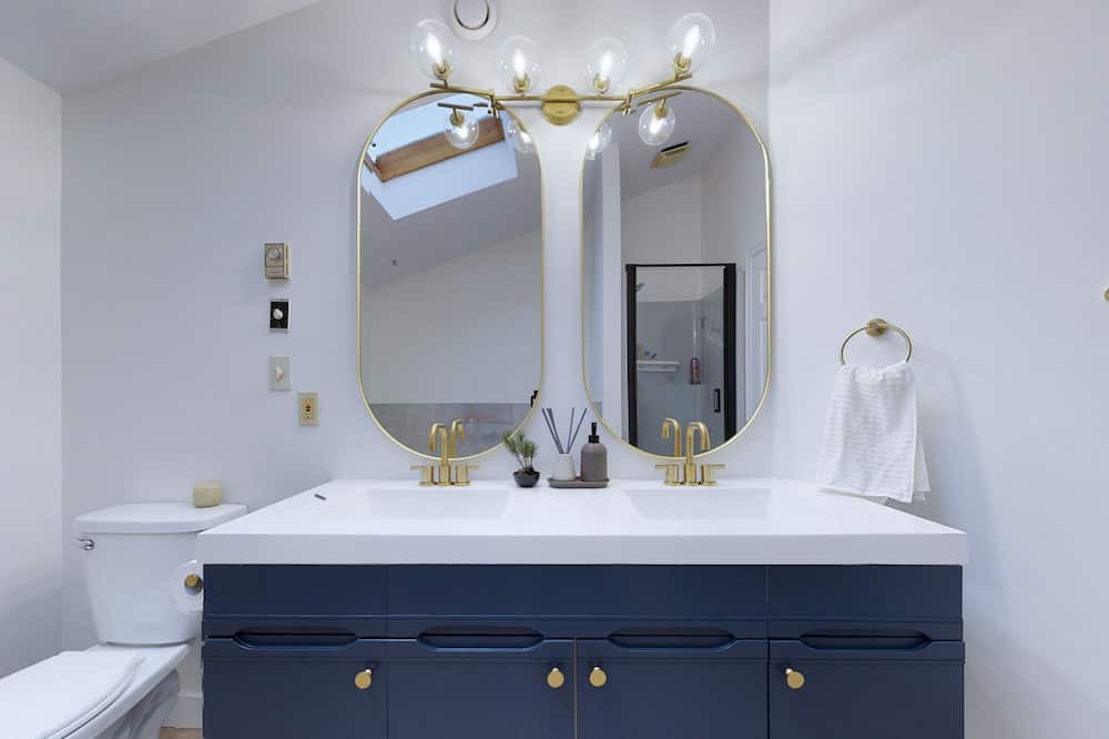 Photo of Bathroom in West Sechelt