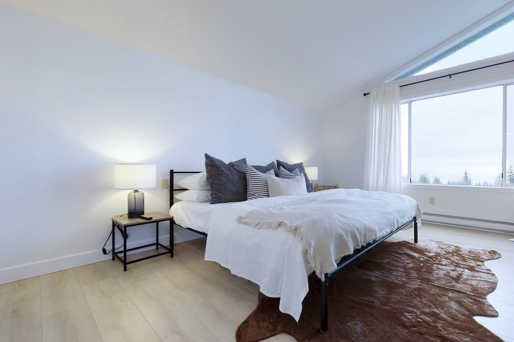 Photo of Bedroom in West Sechelt
