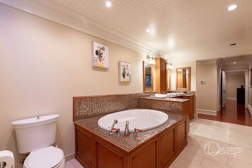 Photo of Bedroom in Newton