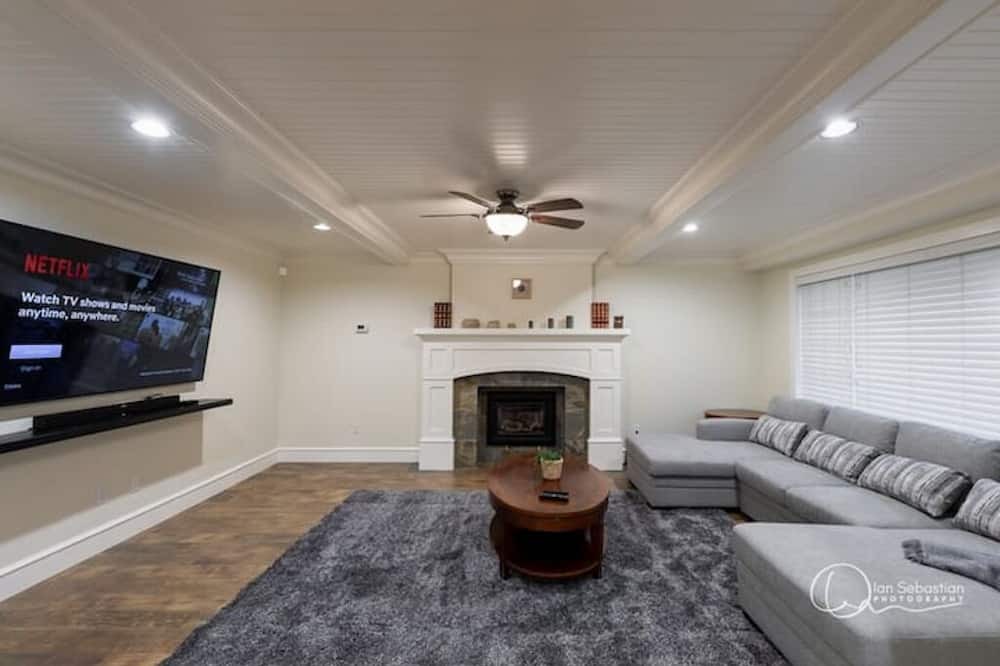 Photo of Livingroom in Newton
