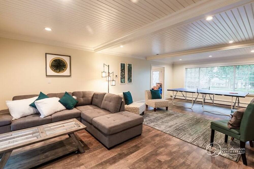 Photo of Livingroom in Newton