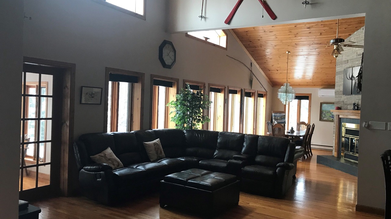 Photo of Livingroom in Glovertown