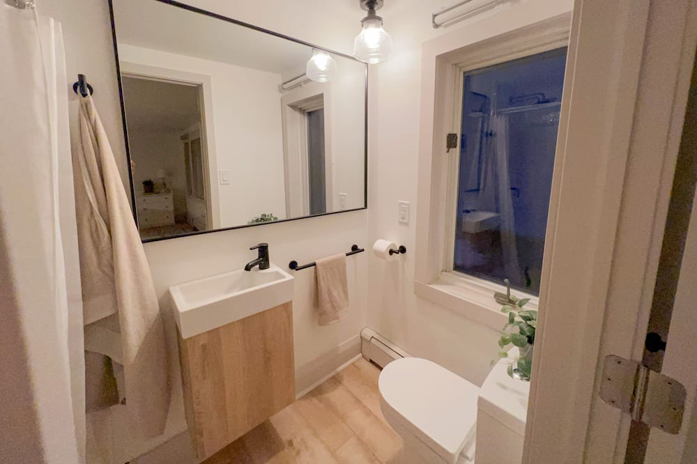 Photo of Bathroom in Wainfleet