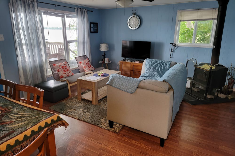 Photo of Livingroom in Greater Napanee