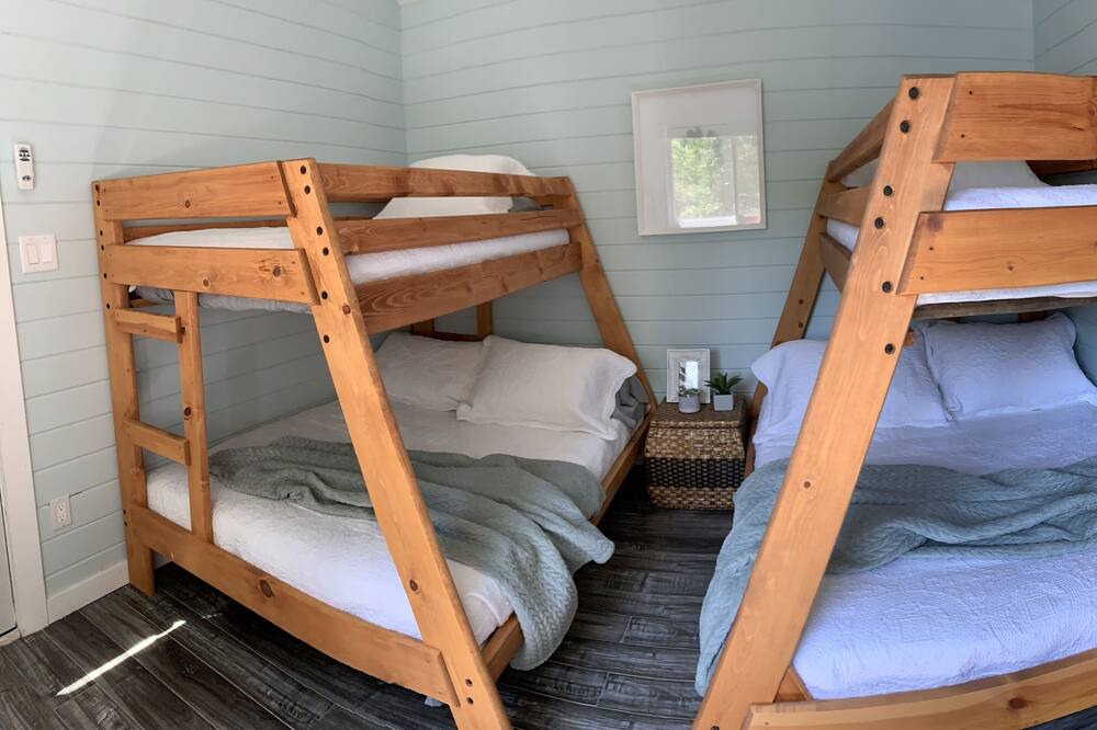 Photo of Bedroom in Grenville-sur-la-Rouge