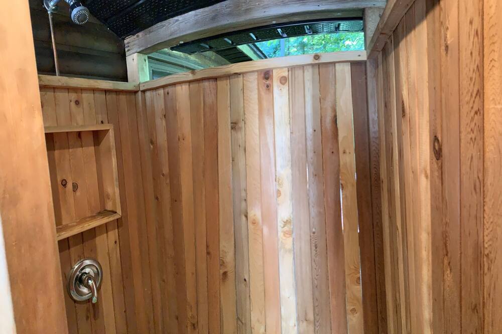 Photo of Bathroom in Grenville-sur-la-Rouge