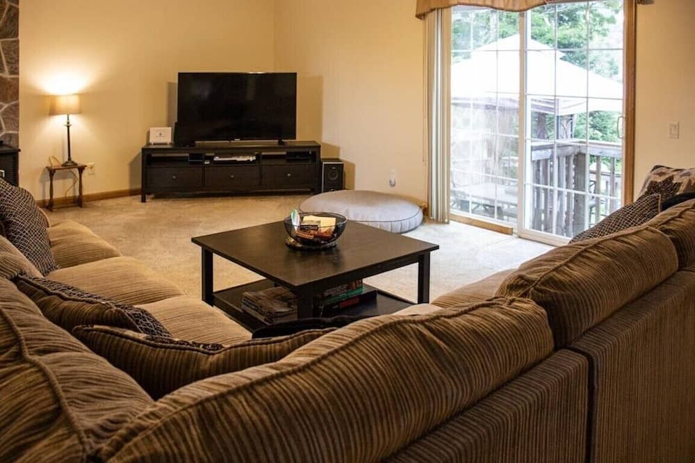 Photo of Livingroom in Ryerson