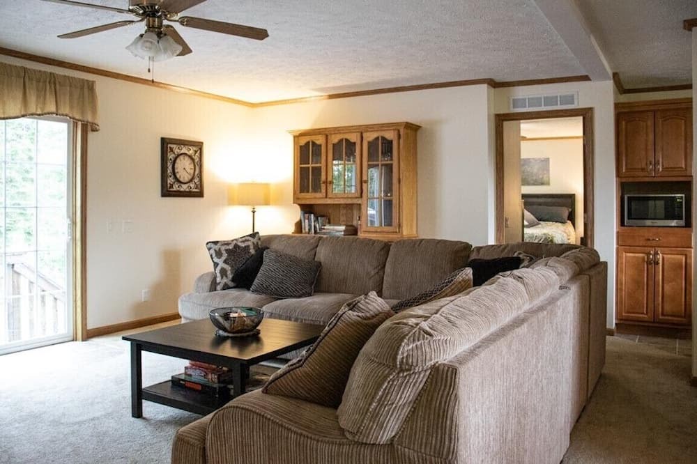 Photo of Livingroom in Ryerson