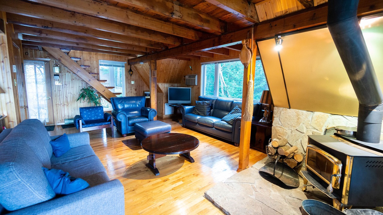 Photo of Livingroom in Chertsey