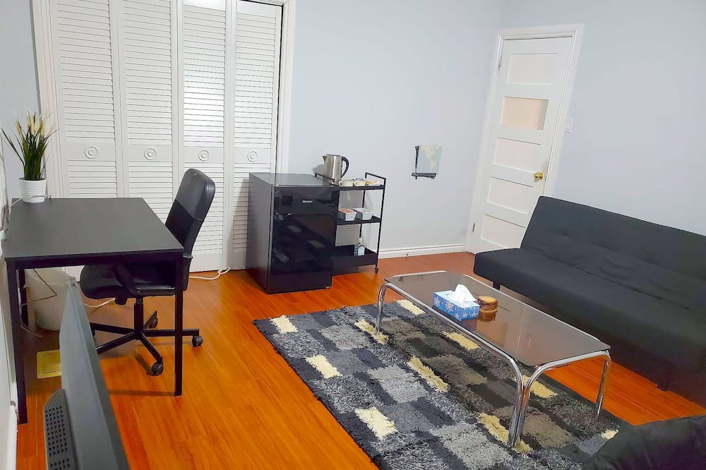 Photo of Livingroom in Aylmer