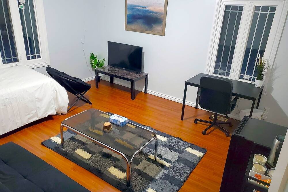 Photo of Bedroom in Aylmer