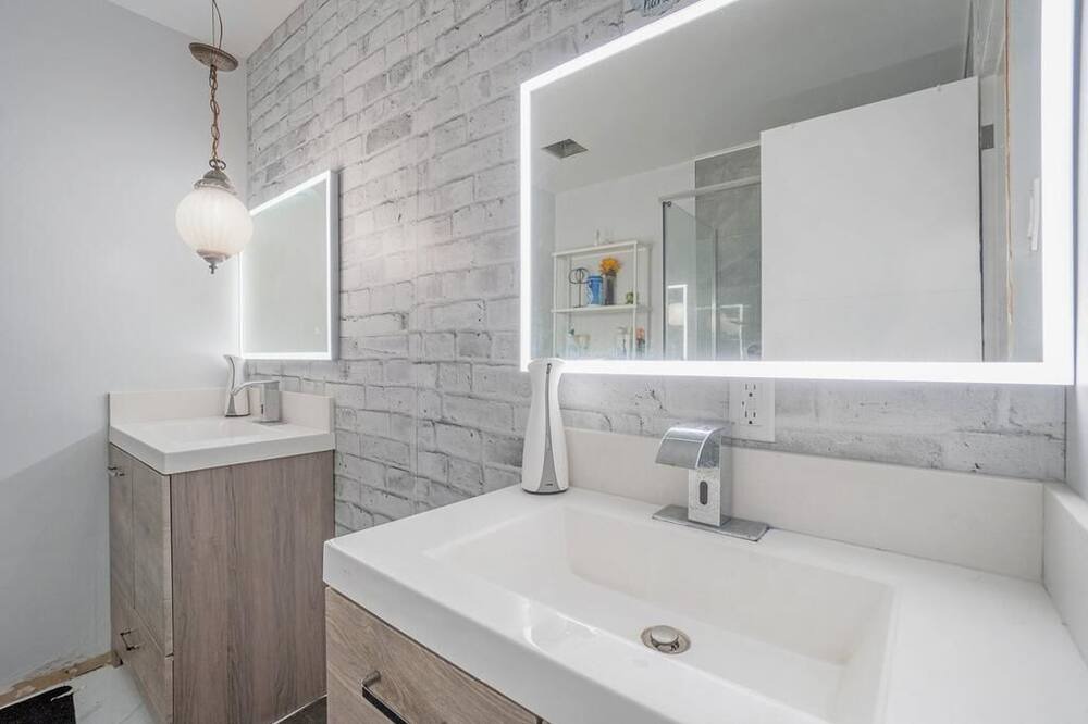 Photo of Bedroom in Aylmer