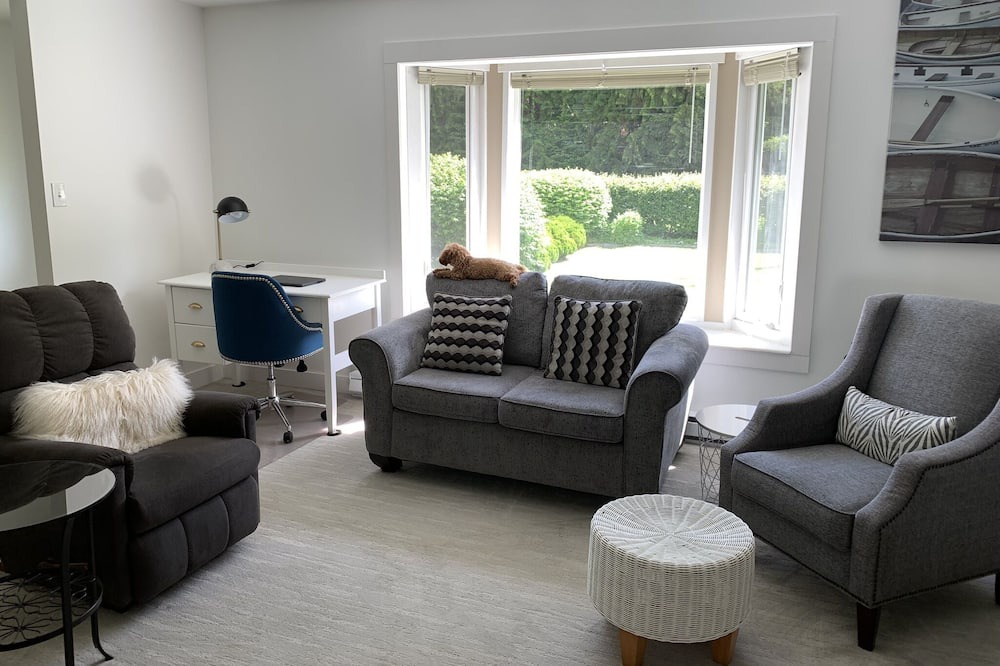 Photo of Livingroom in Canoe
