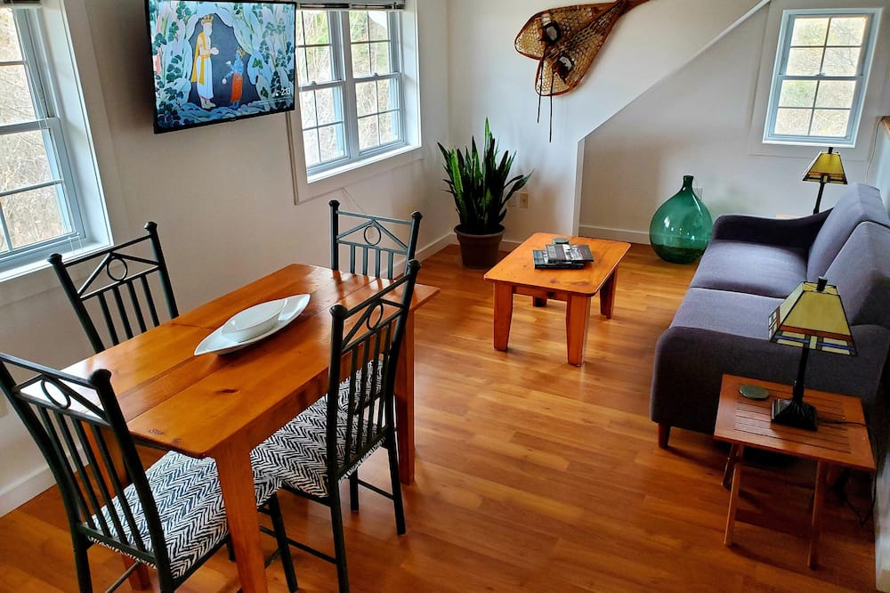 Photo of Livingroom in Port Carling