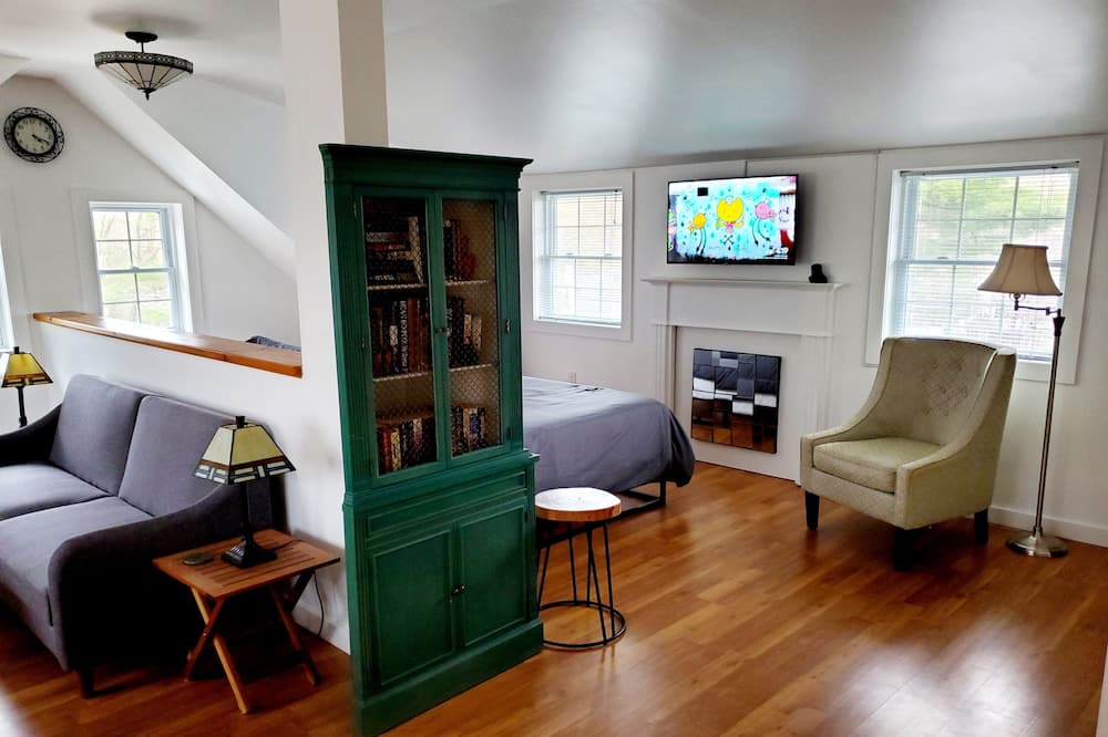 Photo of Livingroom in Port Carling