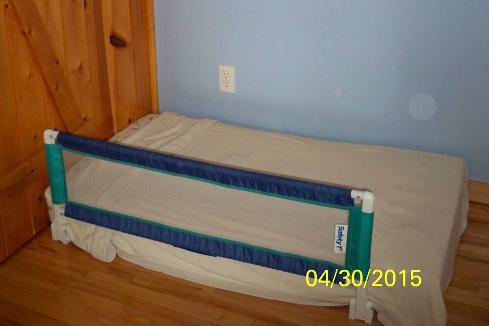 Photo of Bedroom in Saint-Hermenegilde
