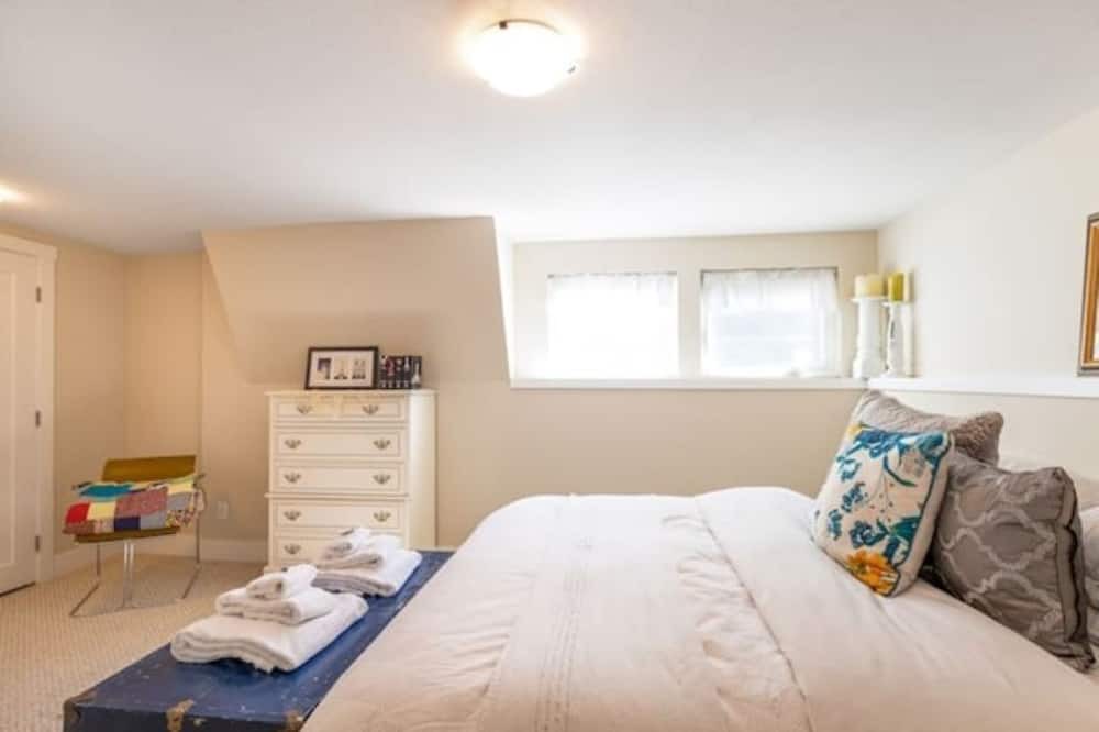Photo of Bedroom in Kelowna Central Business District