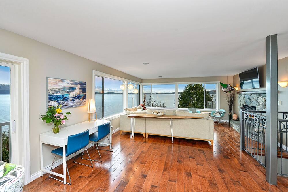 Photo of Bedroom in Mill Bay
