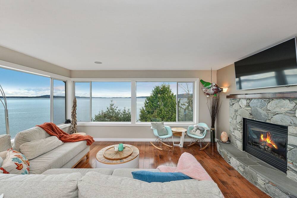 Photo of Bedroom in Mill Bay