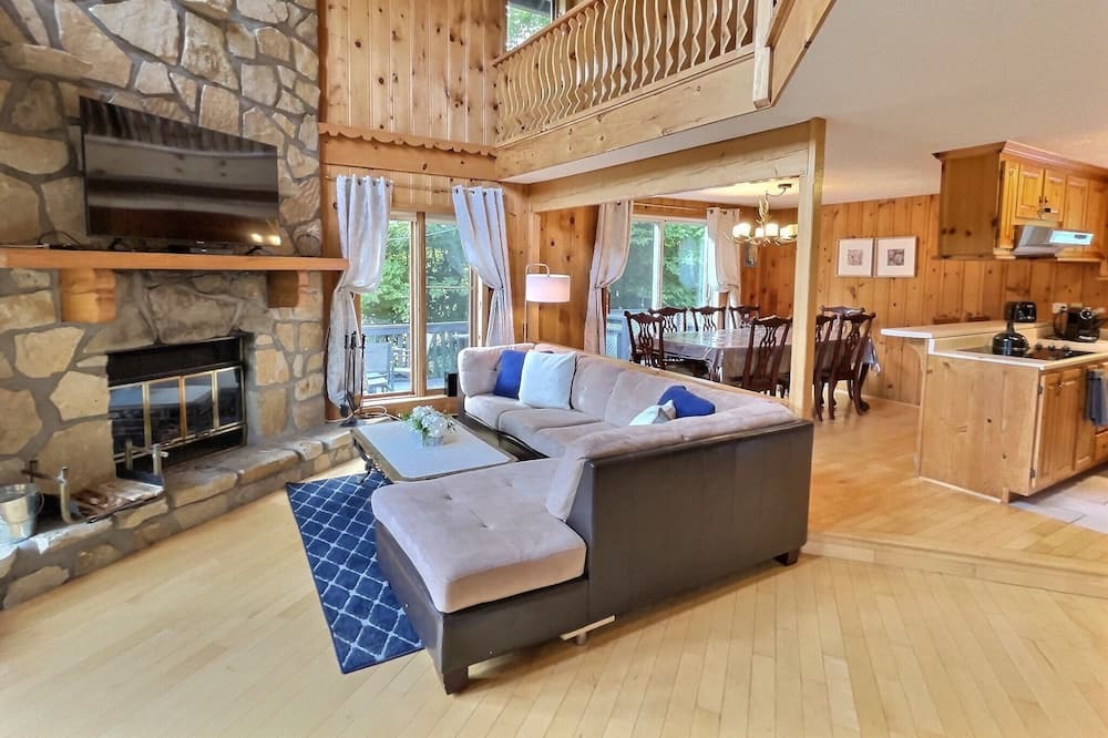 Photo of Livingroom in Sainte-Agathe-des-Monts