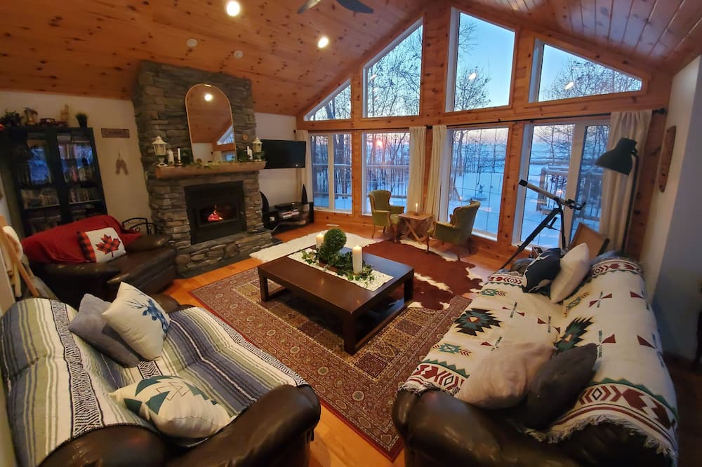 Photo of Livingroom in Beaconia