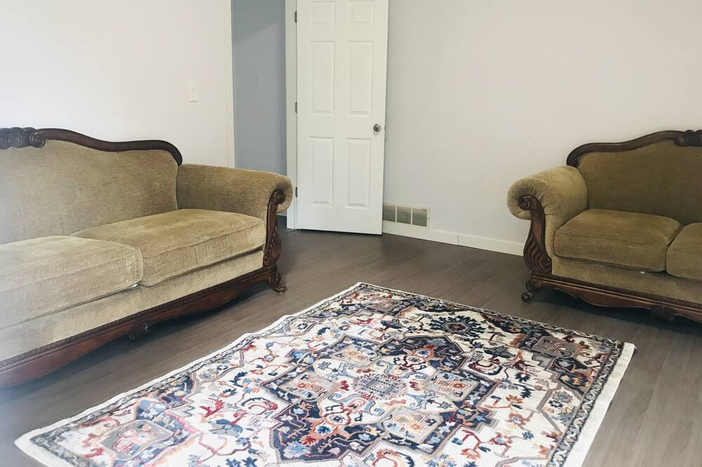 Photo of Livingroom in Guildford