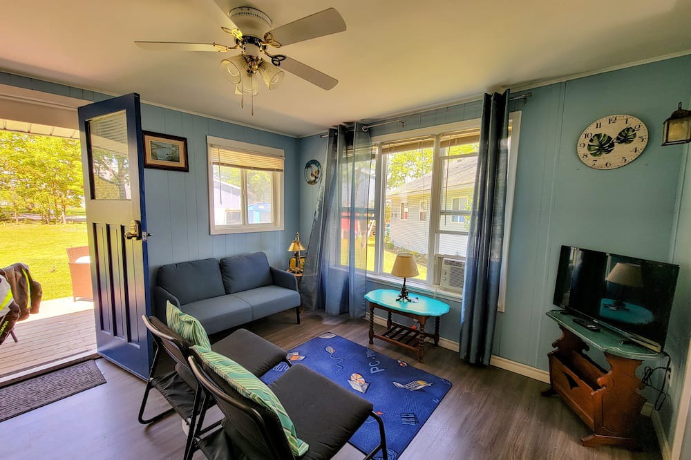 Photo of Livingroom in Greater Napanee