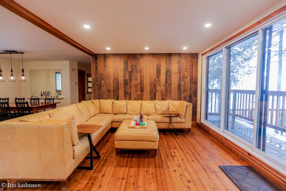 Photo of Livingroom in Rawdon