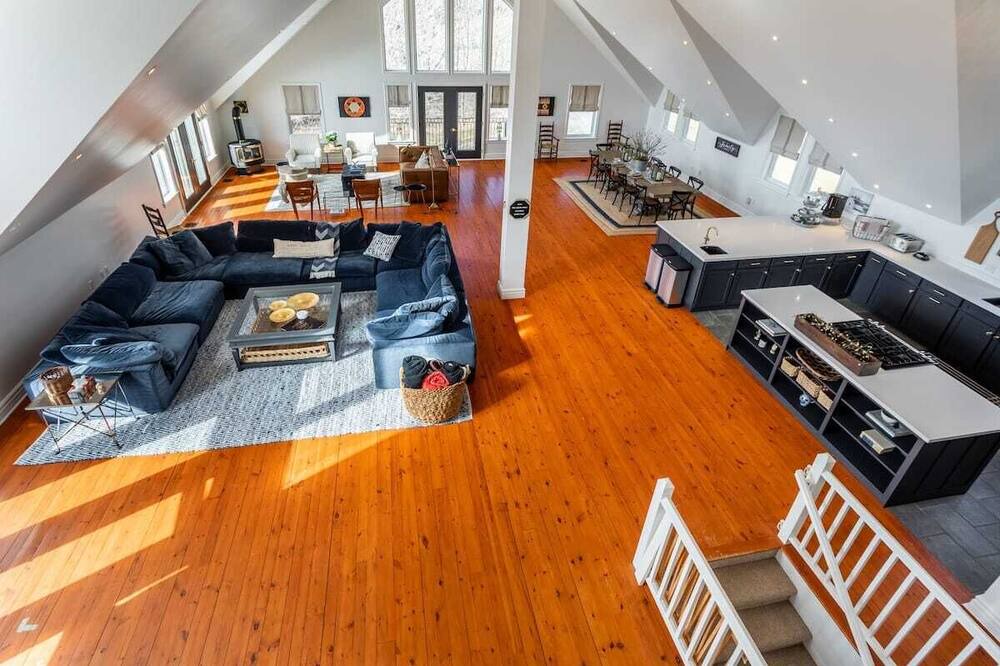 Photo of Livingroom in Waupoos