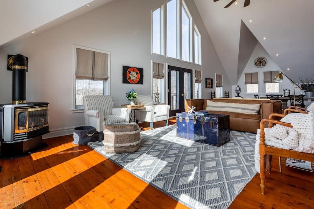 Photo of Livingroom in Waupoos