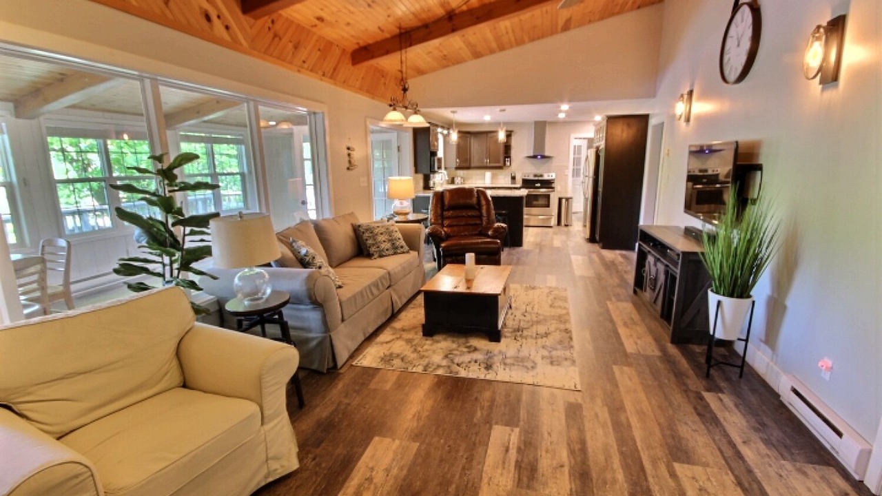 Photo of Livingroom in Bracebridge
