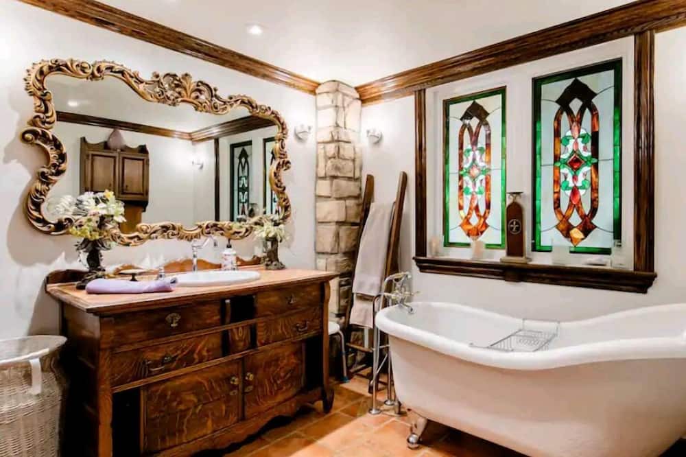 Photo of Bathroom in Pincourt