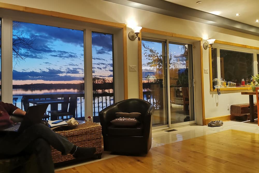 Photo of Livingroom in Pincourt