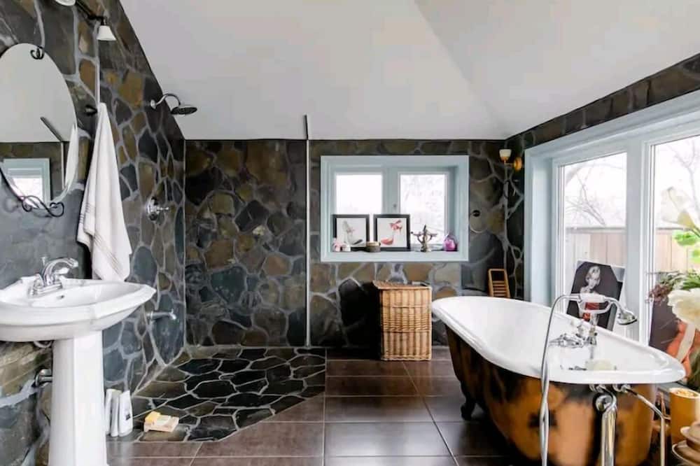 Photo of Bathroom in Pincourt